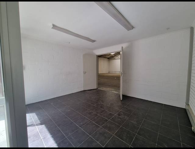 319M² WAREHOUSE TO LET IN BELLVILLE SOUTH